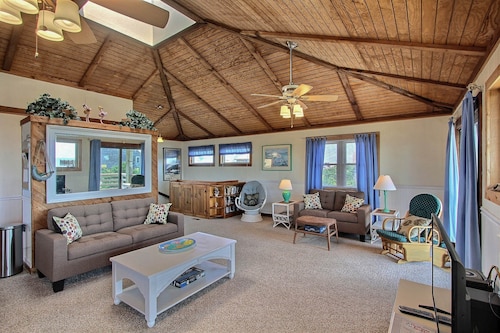 Dog-friendly home with private pool, hot tub, & central AC