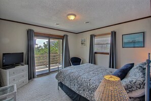 4 bedrooms, free WiFi, bed sheets - Dog-friendly home with private pool, hot tub, & central AC (Avon)