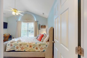 3 makuuhuonetta, silitysrauta/-lauta, ilmainen Wi-Fi, vuodevaatteet