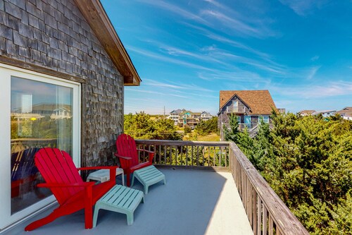 Coastal House with Shared Pool, Free WiFi, Private Washer/Dryer, and Central A/C