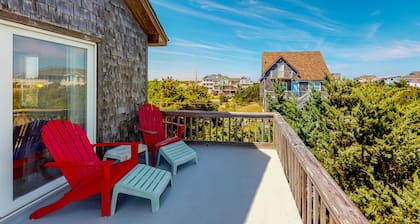 Coastal House with Shared Pool, Free WiFi, Private Washer/Dryer, and Central A/C