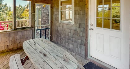 Coastal House with Shared Pool, Free WiFi, Private Washer/Dryer, and Central A/C