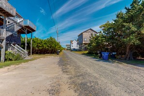 المنطقة المحيطة بالمنشأة