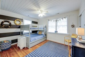 3 habitaciones, tabla de planchar con plancha y cuna de viaje 