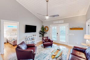 3 soverom, skrivebord, wi-fi (inkludert) og sengetøy