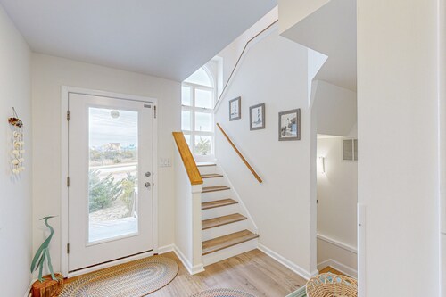 Inviting ocean-view home with on-site pool, private hot tub & games, New Owner