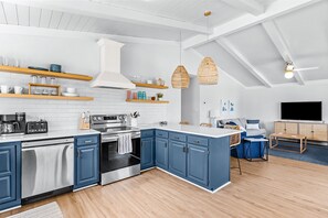 Fridge, microwave, oven, stovetop - Cheerful dog-friendly home with kitchen, balcony, patio, & W/D - close to beach (Oak Island)