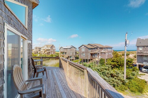 Hooked on Beach Life #16-AC: Dog-Friendly, Ocean View, Shared Pool