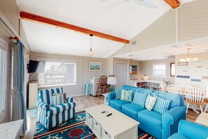 TV - Oceanfront, Dog-Friendly House w/Central AC, Free WiFi, Shared Pool, Private W/D (Frisco)