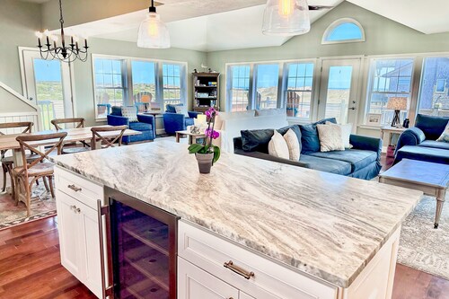 Steps From Oceanfront. Luxury Bath & Kitchen. Nat'l Seashore & Lighthouse Views