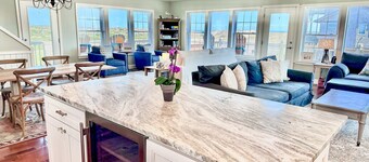 Steps From Oceanfront. Luxury Bath & Kitchen. Nat'l Seashore & Lighthouse Views
