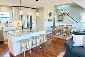 Interior - Steps From Oceanfront. Luxury Bath & Kitchen. Nat'l Seashore & Lighthouse Views (Frisco)