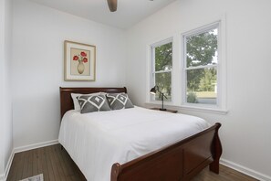 3 bedrooms, iron/ironing board, WiFi, bed sheets