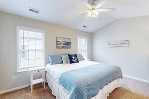 3 soverom, skrivebord, wi-fi og sengetøy