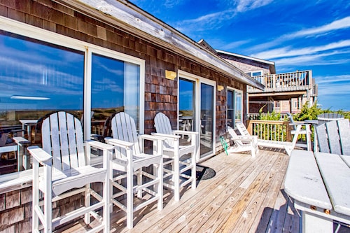 Beach Adventures 463: Oceanfront, direct beach access, views