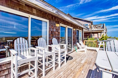 Beach Adventures 463: Oceanfront, direct beach access, views