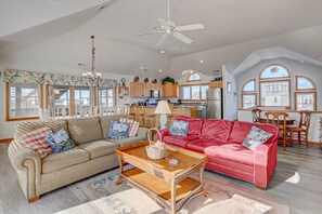 TV, DVD player, table football - Ocean-side, dog-friendly home close to beach with private pool, hot tub, & AC (Waves)