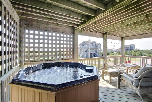 Outdoor spa tub