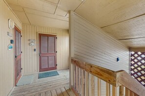 Interior - Beachfront Topsail Dunes condo - oceanfront pool - AC, WiFi, washer/dryer (North Topsail Beach)