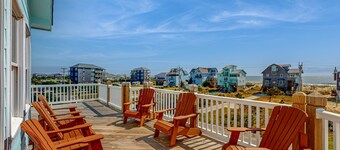 Spacious home with private hot tub, pool, & deck