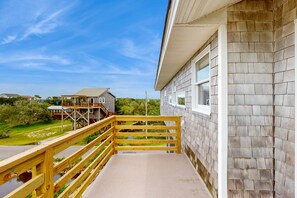 Property grounds - Luxury Waterfront Living in Frisco's Coastal Paradise w/ Rooftop Deck (Frisco)