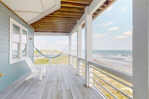 Property grounds - Live Like Royalty in This 9-Bedroom Oceanfront Retreat (North Topsail Beach)