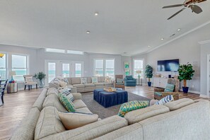 Televisión, futbolito y tenis de mesa