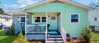 Dog-friendly coastal home with enclosed yard, fire pit and close to beach