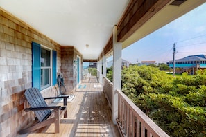 Terrace/patio - Reel Living #3-AV: Dog-Friendly, Waterfront Home, Hot Tub (Avon)