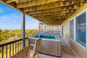Outdoor spa tub - Soundfront house with private dock, hot tub, WiFi, & beautiful views (Frisco)