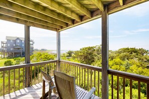 Property grounds - Soundfront house with private dock, hot tub, WiFi, & beautiful views (Frisco)