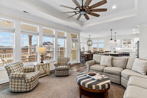 Smart TV - Oceanside estate with private pool, elevator &  kitchen - steps to beach (Ocean Isle Beach)