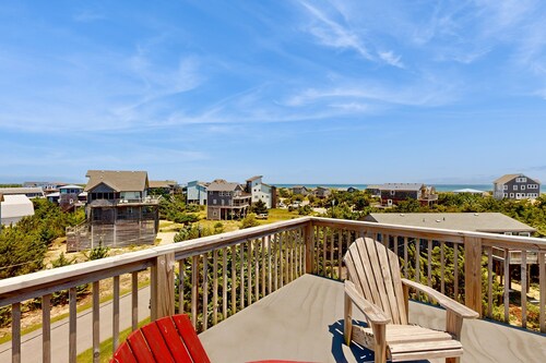 Attitude Adjustment: Dog-friendly, ocean/sound views, shared pool