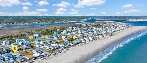 Una spiaggia nelle vicinanze