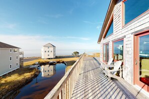 Property grounds - Waterfront House w/ Sound View, Free WiFi, Private Washer/Dryer, Shared Pool (Frisco)