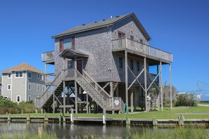 Exterior - Waterfront House w/ Sound View, Free WiFi, Private Washer/Dryer, Shared Pool (Frisco)