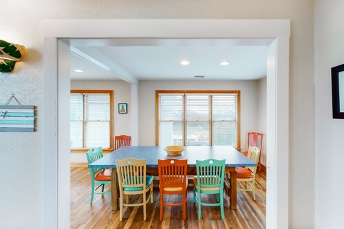 Dog-friendly home with ocean view, private pool, hot tub, AC, & washer/dryer