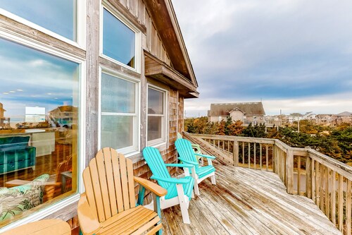 Dog-friendly home with ocean view, private pool, hot tub, AC, & washer/dryer