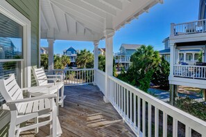 Terrace/patio - Seaside Village home - washer/dryer, central AC & beach access - community pool (North Topsail Beach)
