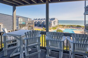 Outdoor dining - Oceanfront condo with elevator, private beach, ocean view, community pool, grill (North Topsail Beach)