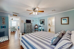 3 bedrooms, desk, iron/ironing board, travel crib