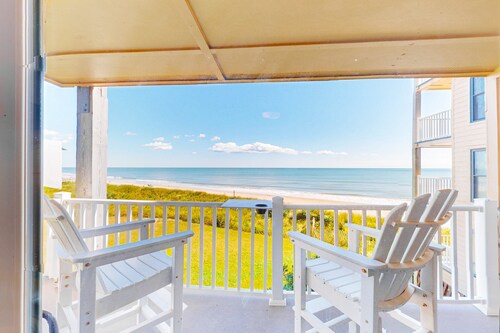 Topsail Dunes condo with oceanfront vistas - beach access & beachfront pool