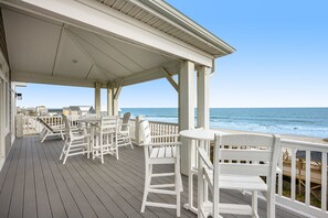 تناول الطعام بالخارج