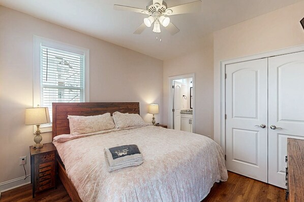 10 عدّة غرف نوم وواي فاي مجانًا وملاءات أسرّة