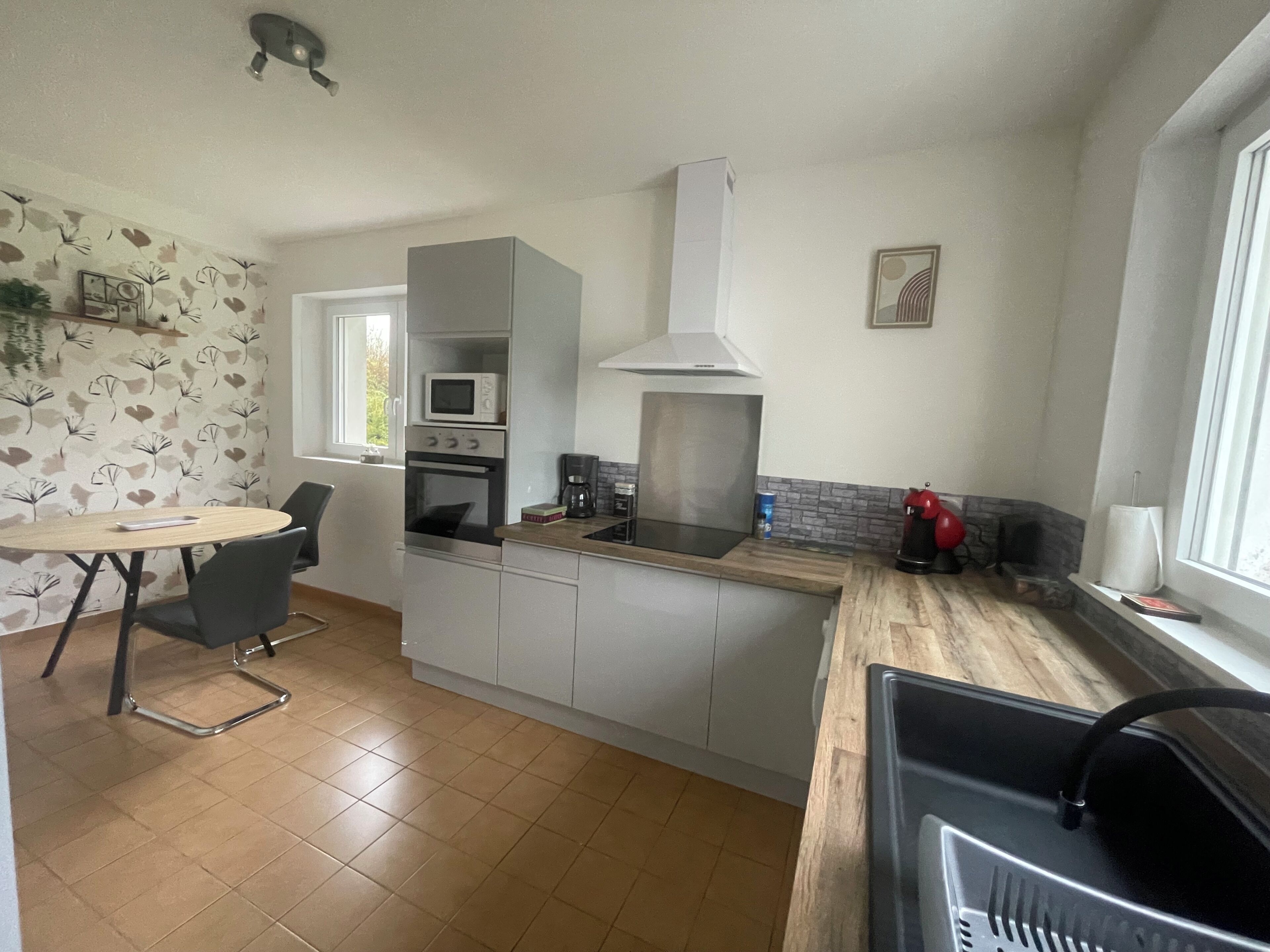 Micro-ondes, four, plaque de cuisson, lave-vaisselle