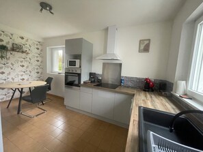 Microondas, horno, parrilla de estufa y lavavajillas 