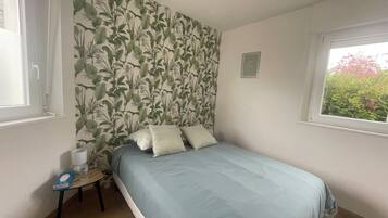 1 bedroom, iron/ironing board, free WiFi, bed sheets