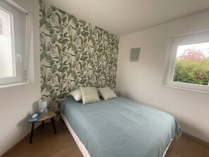 1 habitación, tabla de planchar con plancha, wifi gratis y ropa de cama 