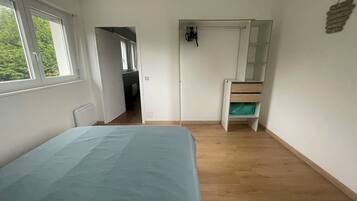 1 chambre, fer et planche Ă repasser, Wi-Fi gratuit, draps fournis
