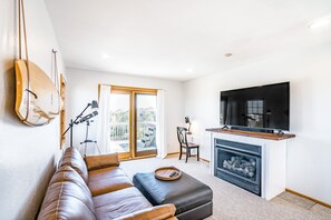 TV, fireplace, DVD player